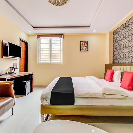 Capital O 5381 The Emirates Hotel Bangalore Eksteriør billede